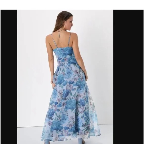Lulu's 😍🥰Blue Floral Maxi Dress - Picture 2 of 4